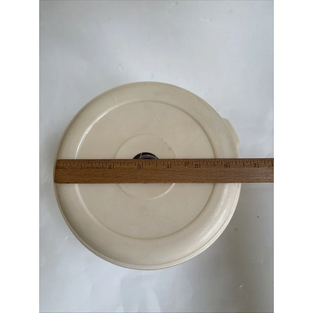 NWT 1986 Rubbermaid Servin Saver 3Qt Round Cylinder Container Almond W/Lid